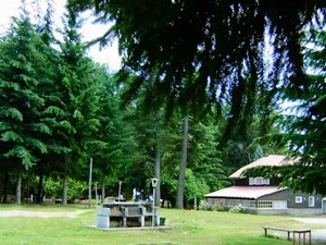 Camping y Cabañas Villa Maitén